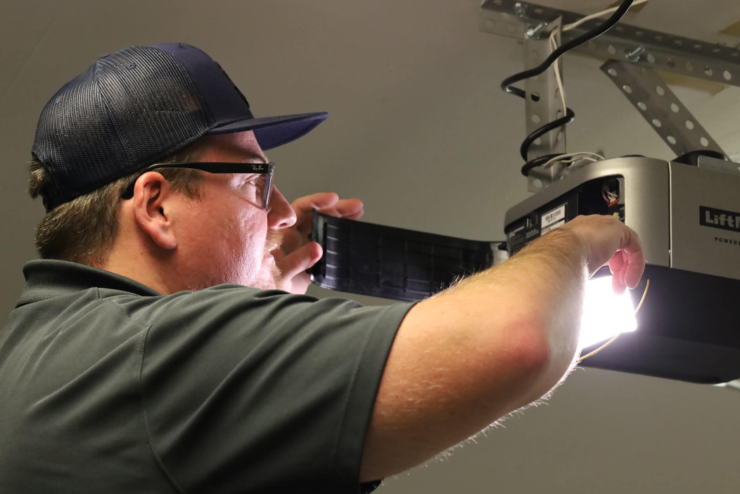 Predictive Maintenance: Avoiding Urgent Garage Door Opener Repair