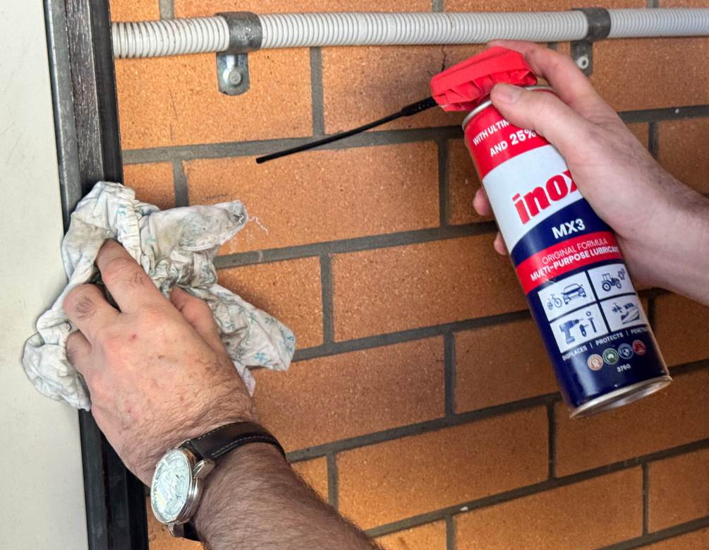 Noisy garage door repair.